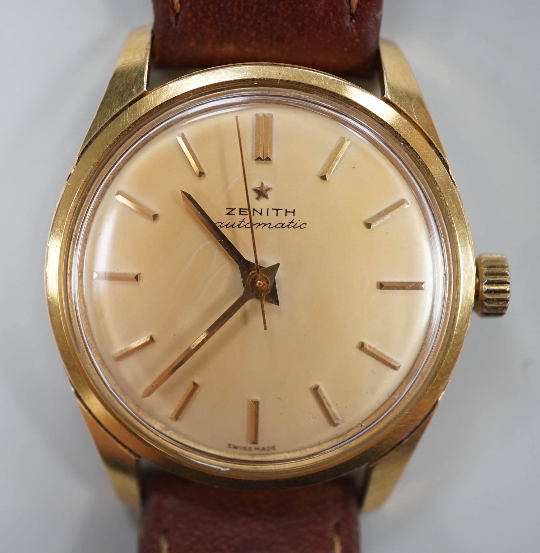 A gentleman's 18ct gold Zenith automatic bumper movement wrist watch, on associated leather strap, case diameter 33mm, no box or papers.